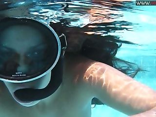 Damsel In Scuba And Pantyhose Diana Kalgotkina Is Playing Honeypot Under The Water